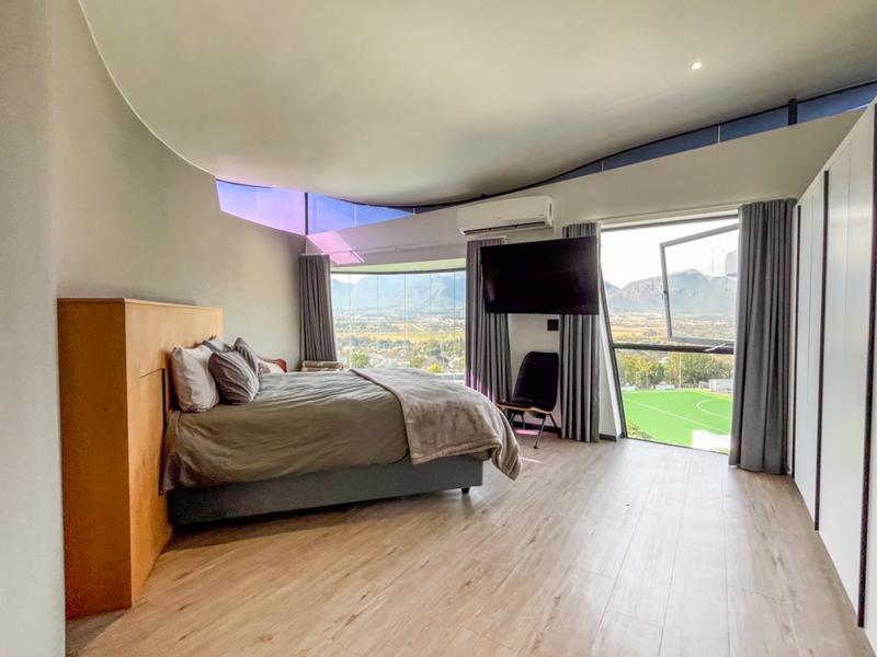 6 Bedroom Property for Sale in Hoog En Droog Western Cape